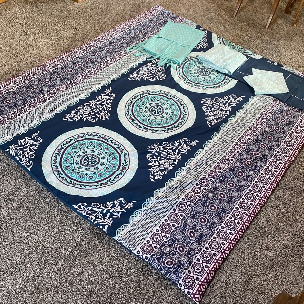 Full size bedding set & curtain